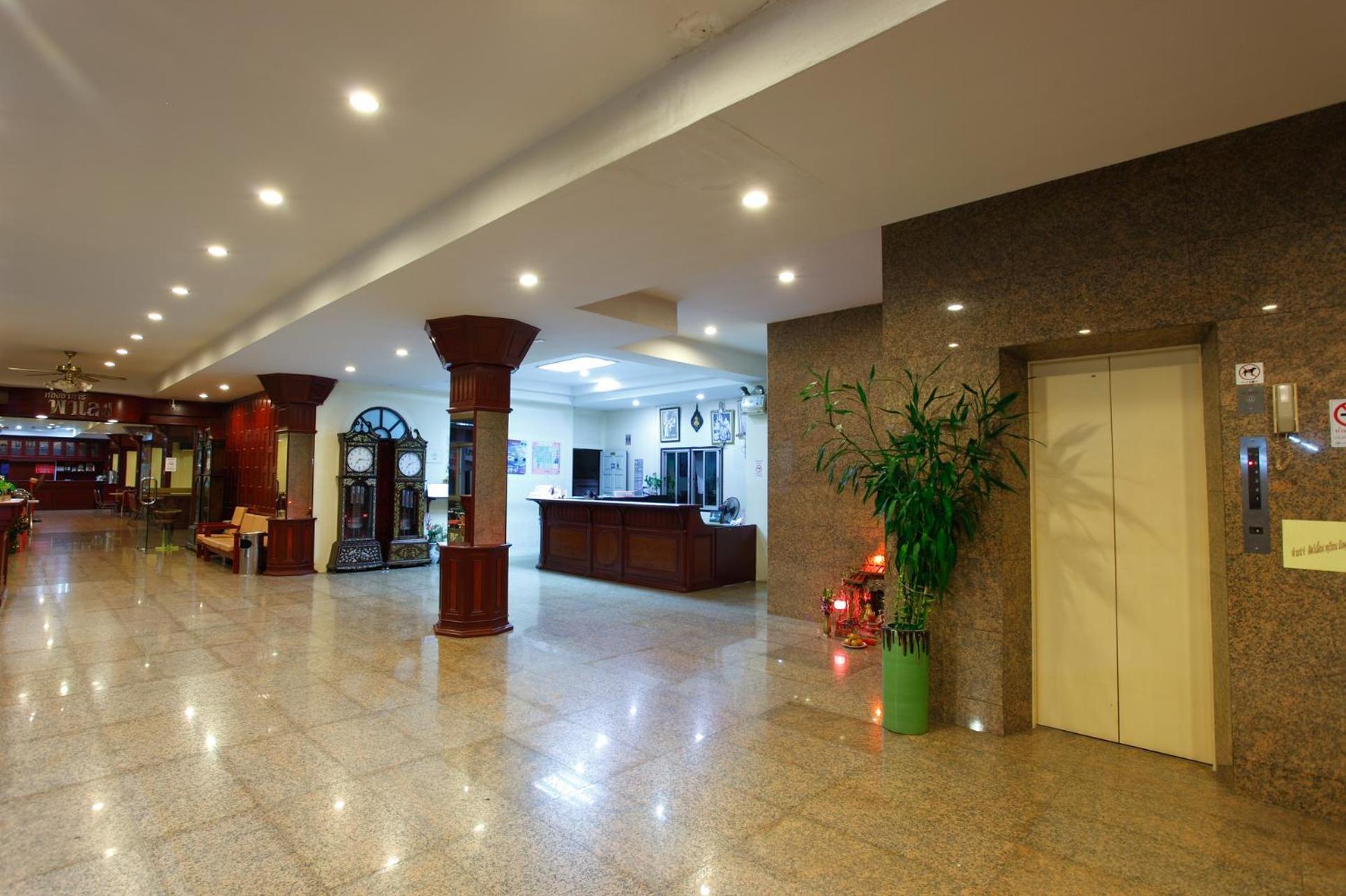 Chumphon Palace Hotel Exteriör bild