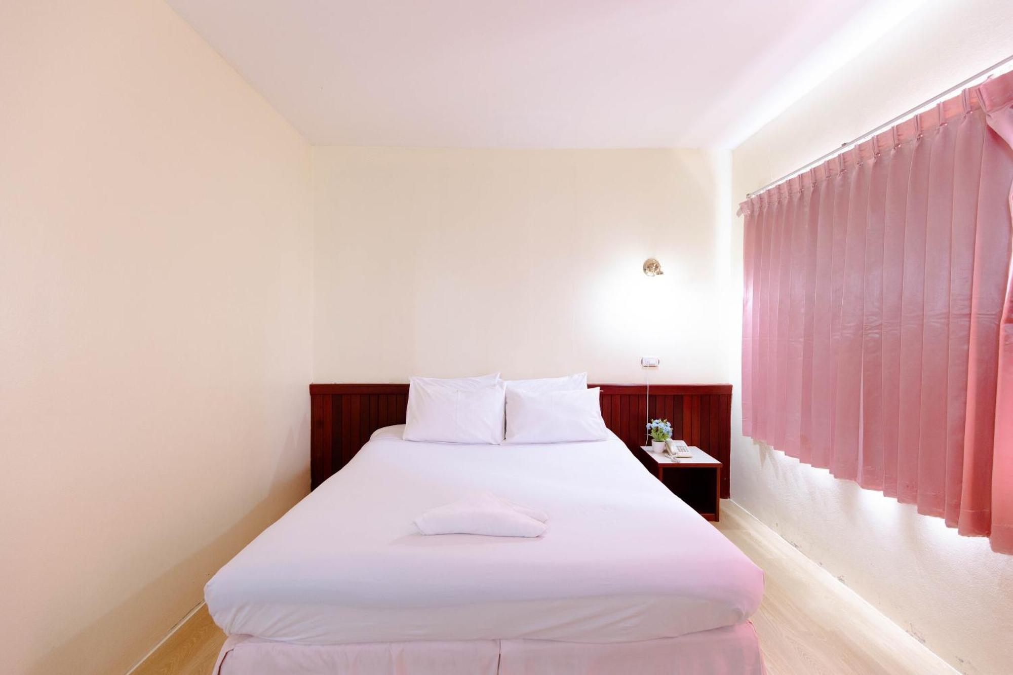 Chumphon Palace Hotel Exteriör bild