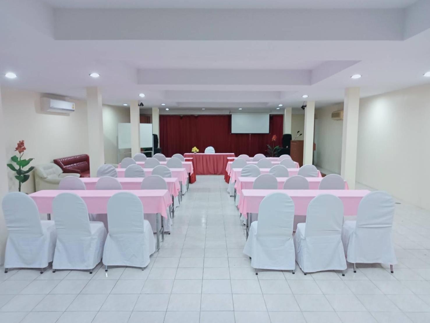 Chumphon Palace Hotel Exteriör bild